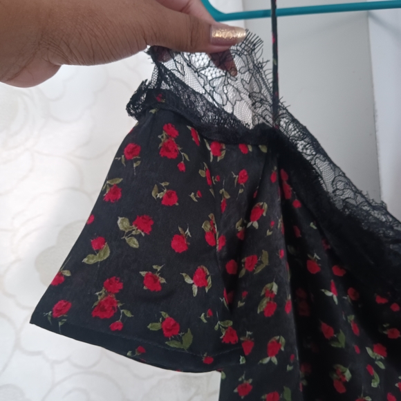 Floral Black Dress With Rose Detail And Lace Trim. - Picture 3 of 8